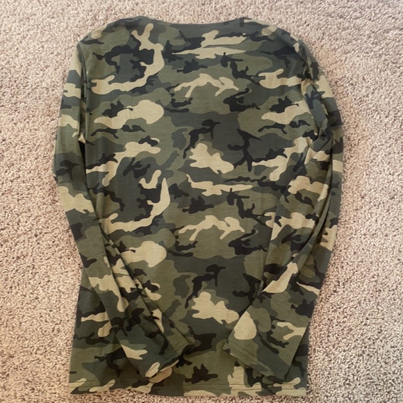 Camo long sleeve shirt size large new never worn - Picture 3 of 4